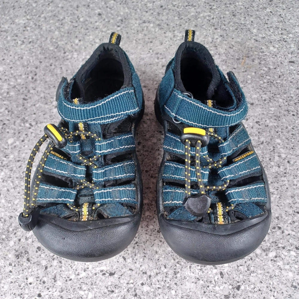 KEEN Blue Toddler Kids Shoes Size 8 - Picture 2 of 6